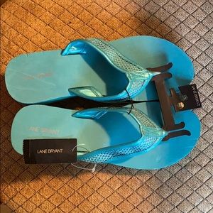 Never worn w tags Lane Bryant heel blue flip flops